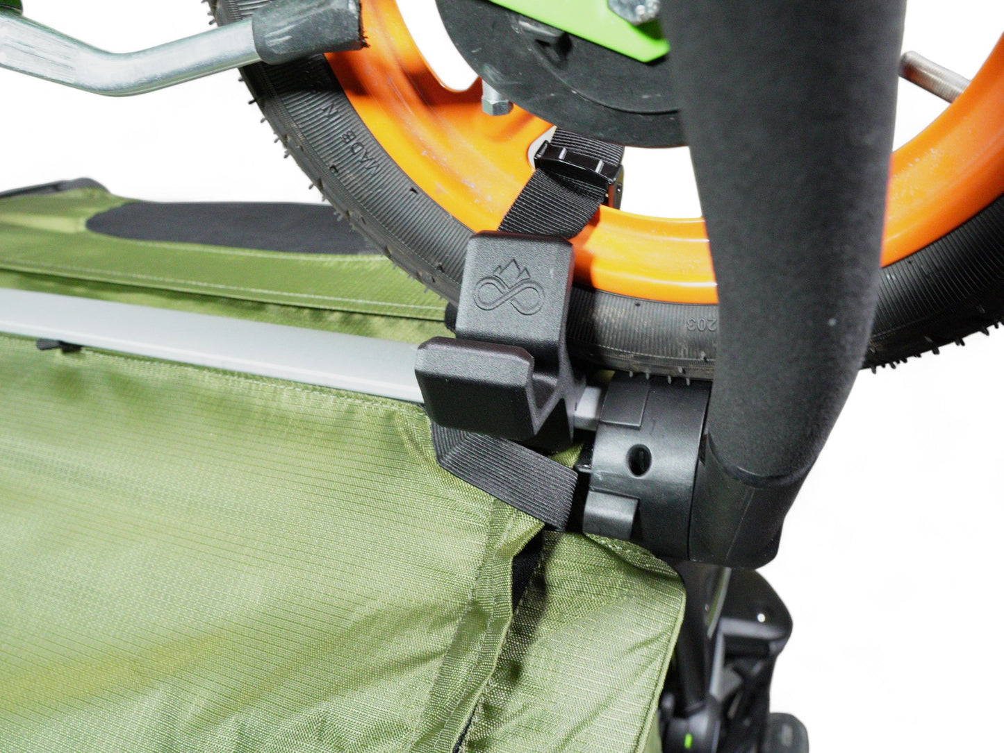Thule Chariot Bike Rack with Nylon Straps and Reflector