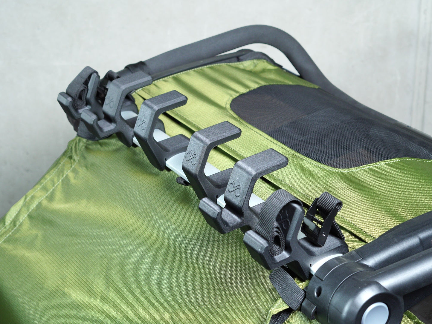 Thule Chariot Bike Rack with Nylon Straps and Reflector